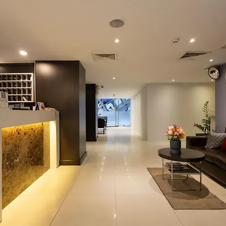 24 Inn At Bts Phrom Phong