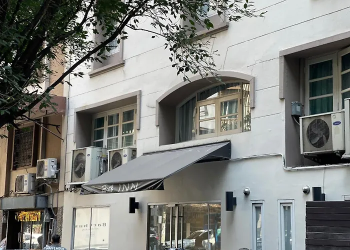 24 At Bts Phrom Phong 3*