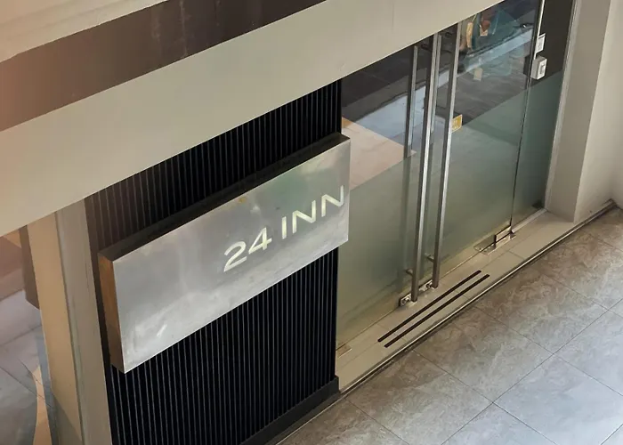 24 At Bts Phrom Phong Hotel 3*