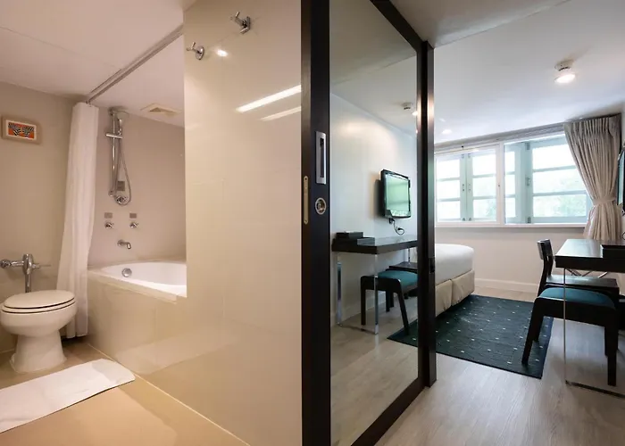 24 At Bts Phrom Phong