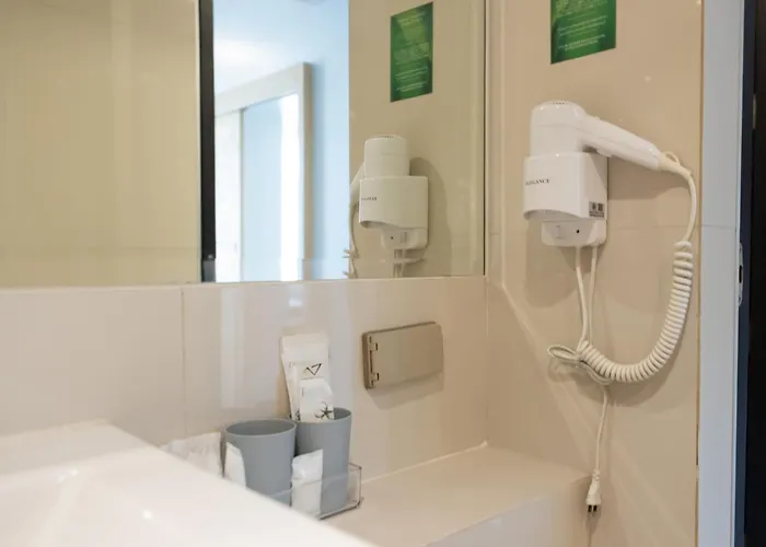 24 At Bts Phrom Phong Hotel 3*