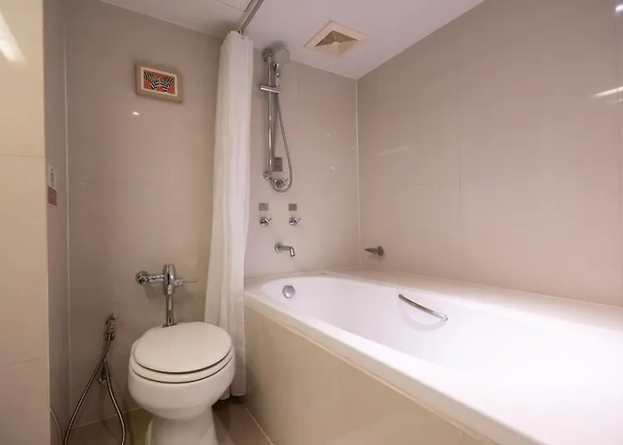 24 At Bts Phrom Phong Hotel 3*