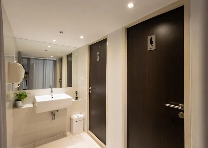 24 At Bts Phrom Phong 3*