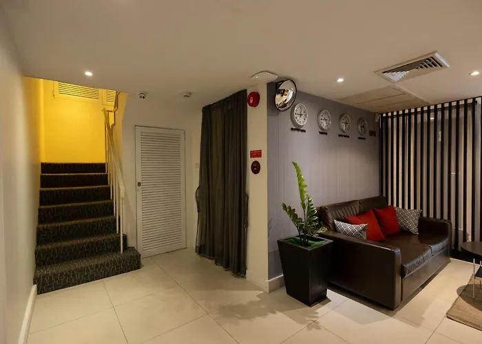24 At Bts Phrom Phong Hotel 3*