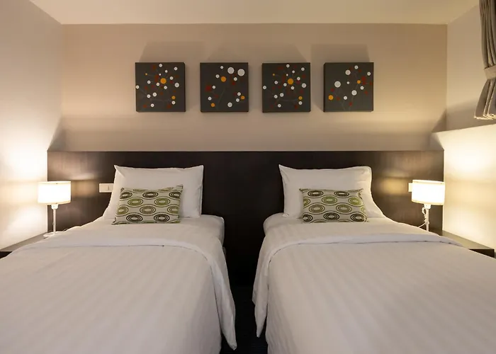 24 At Bts Phrom Phong 3* Bangkok