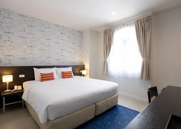 24 At Bts Phrom Phong Hotel 3*