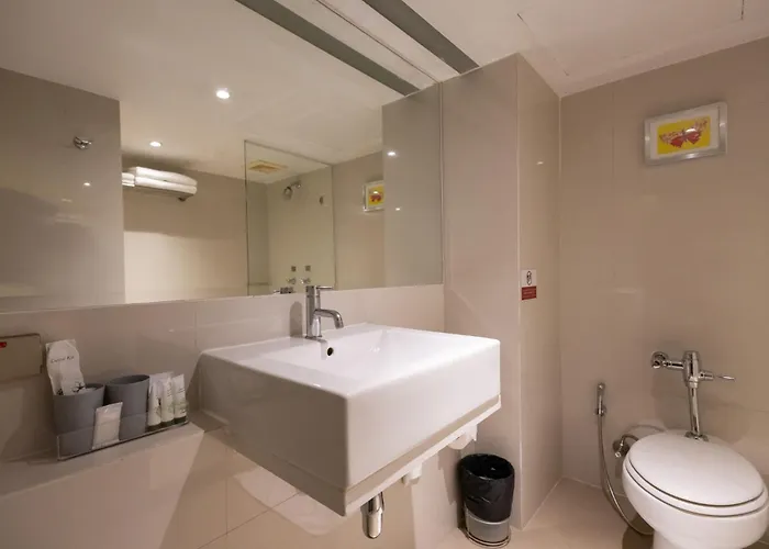 24 At Bts Phrom Phong 3* Bangkok