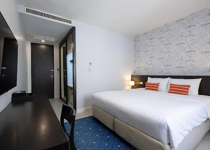24 At Bts Phrom Phong Hotel
