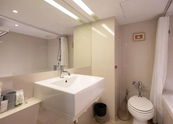 24 At Bts Phrom Phong 3* Bangkok