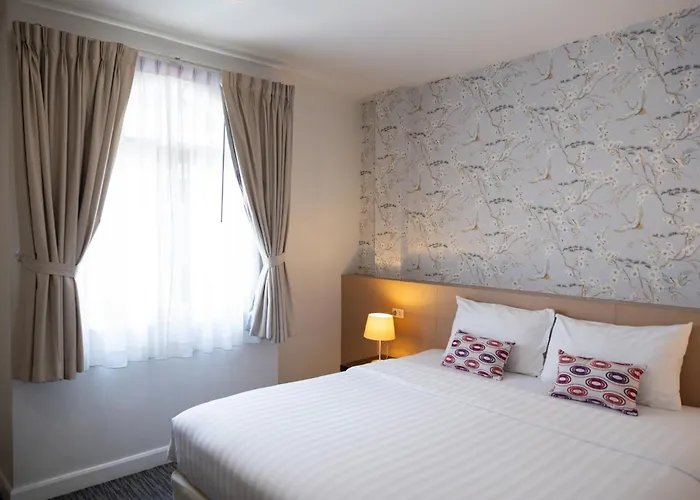 Hotel 24 At Bts Phrom Phong