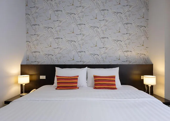 24 At Bts Phrom Phong Hotel 3*