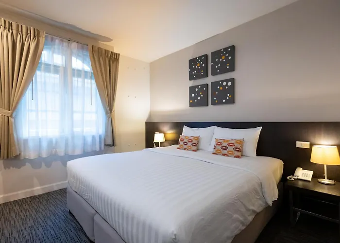 24 At Bts Phrom Phong Hotel 3*