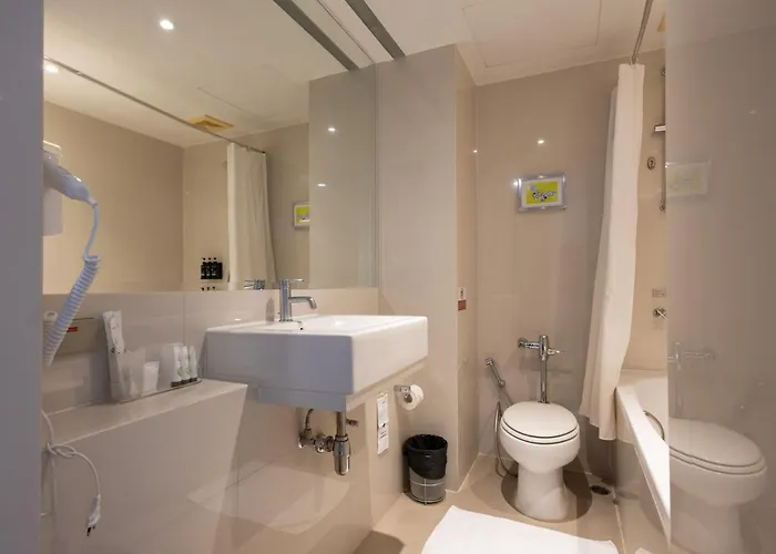 24 At Bts Phrom Phong 3*