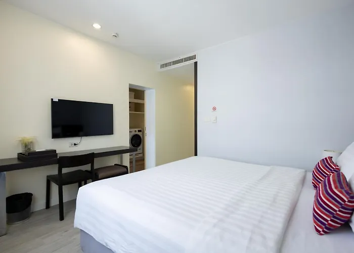 24 At Bts Phrom Phong 3*