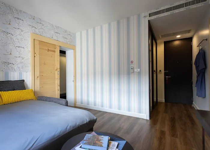 24 At Bts Phrom Phong Hotel
