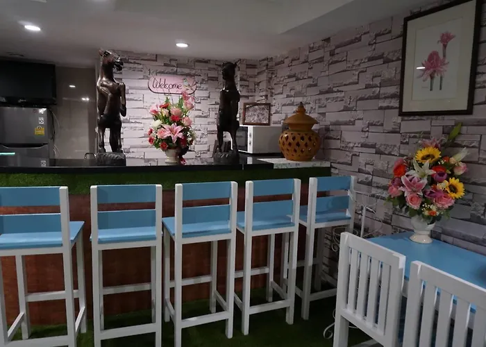 24 At Bts Phrom Phong Hotel 3*